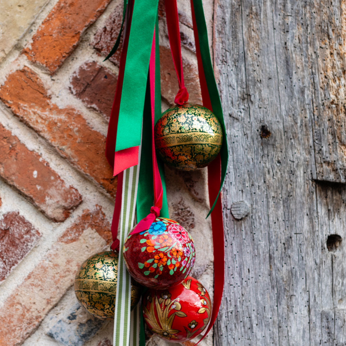 NUR Forest Green & Gold Papier Mâché Bauble