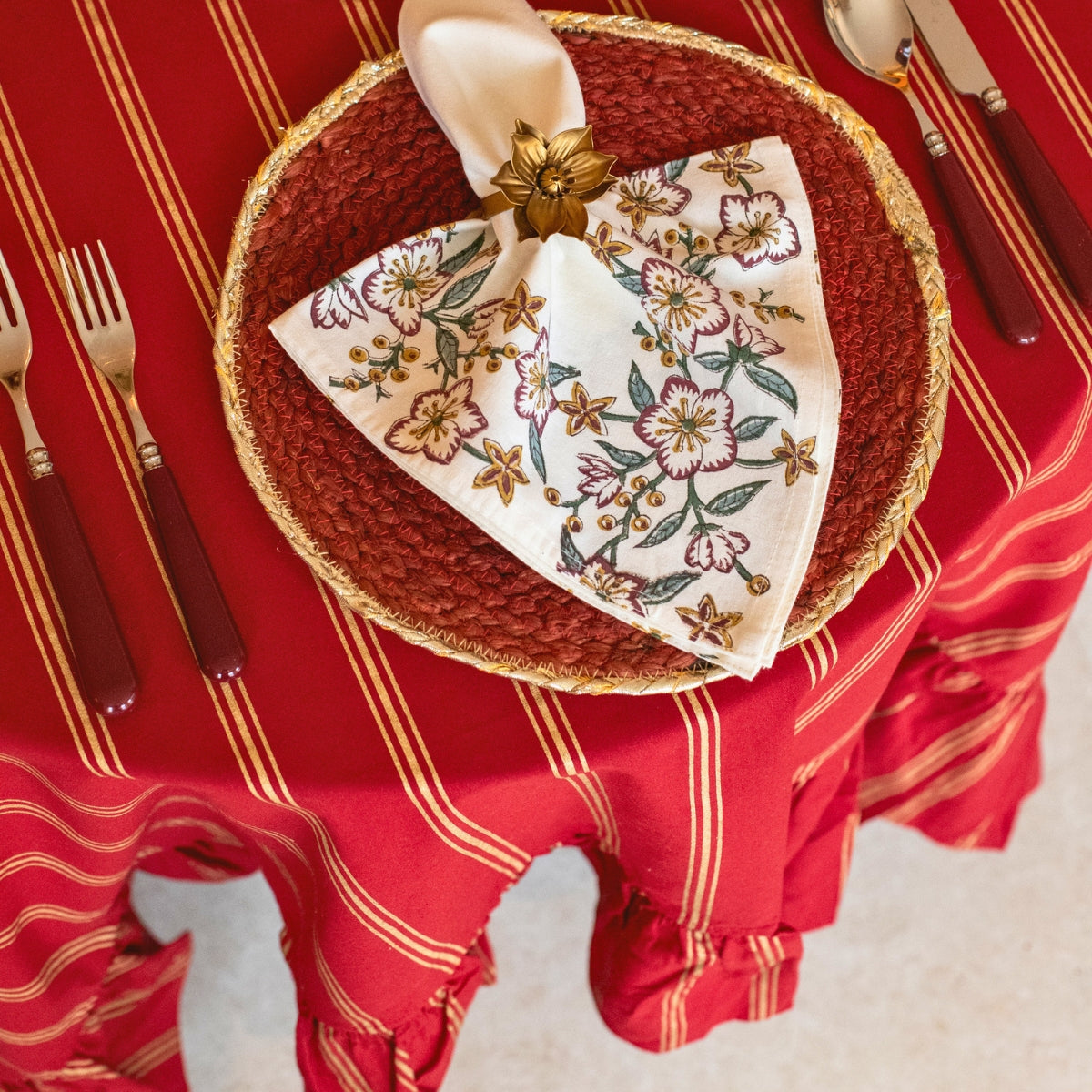 GILDED NOËL Ruffle Tablecloth