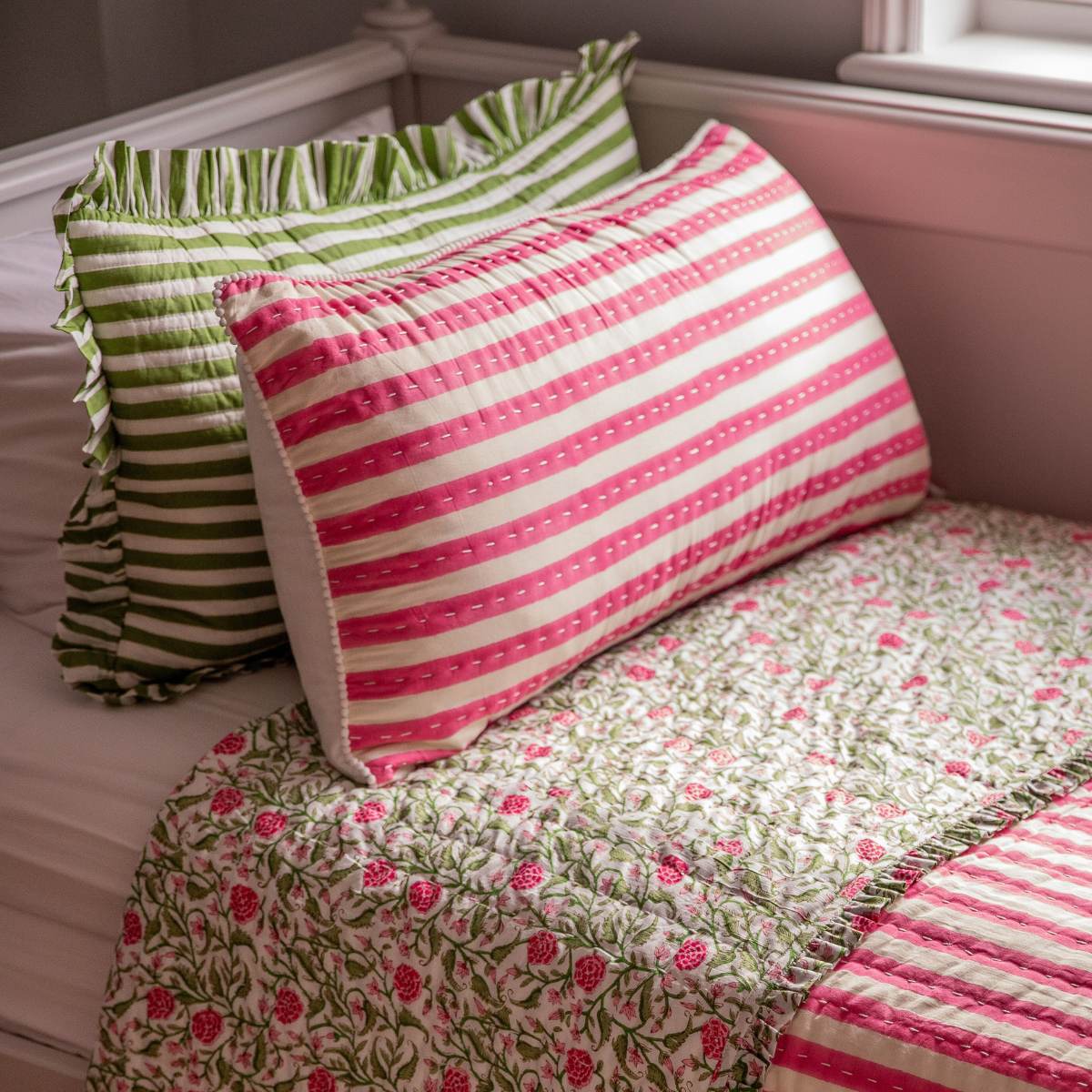 blockprint quilt, Indian blockprint quilt, hand stitched quilt, hand quilted cotton quilt, lightweight spring quilt, blockprint bedspread, cotton quilt UK, handmade quilt, kantha style quilt, artisan blockprint bedding, spring bedspread, quilted cotton throw