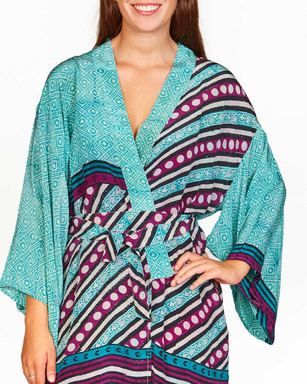 RESHMA Short Silk Kimono