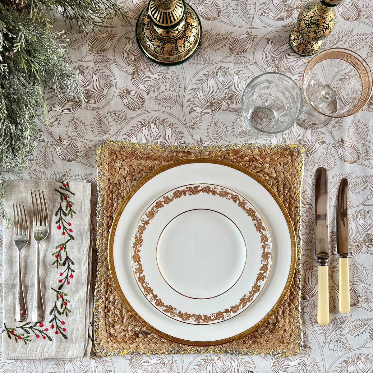 gold printed tablecloth, christmas gold tablecloth, christmas tablecloths, faro tablecloths, christmas table linen, Aurum jaal tablecloth, Gold table linen