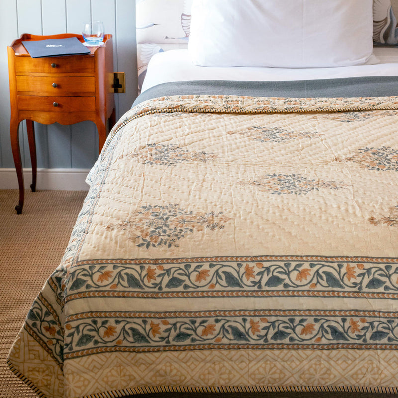 kantha bed throw, kantha quilts, kantha bedspread, block printed quilts, faro bedspreads, kantha quilts India, 